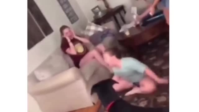 This is the world best prank ever 😂 just watch this