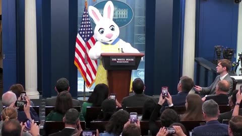 LOVE THE EASTER BUNNY!!!😂😂😂