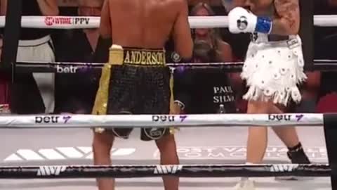 #AndersonSilva landed a left hook on #JakePaul 😳 (via @Showtime Boxing, @fitetv)