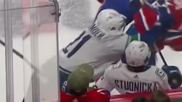 He tried to scare Hoglander at the end 👻🤣 #NHL #hockey #Canadiens #boo