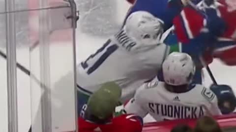 He tried to scare Hoglander at the end 👻🤣 #NHL #hockey #Canadiens #boo