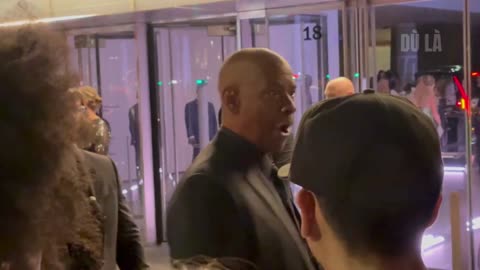 Denzel Washington and the Paparazzi 📸👊