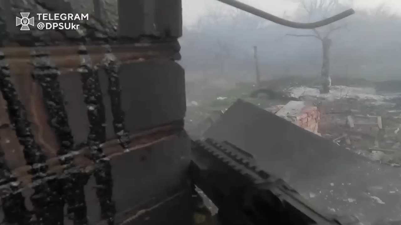 Ukrainians Dodging Shells During 3 Hour battle Near Dontesk
