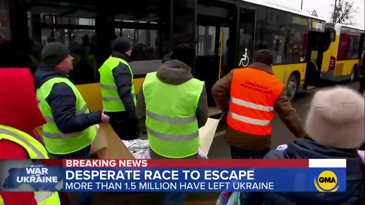 Ukrainian volunteer dubbed 'Angel of Lviv' helps thousands flee country l GMA