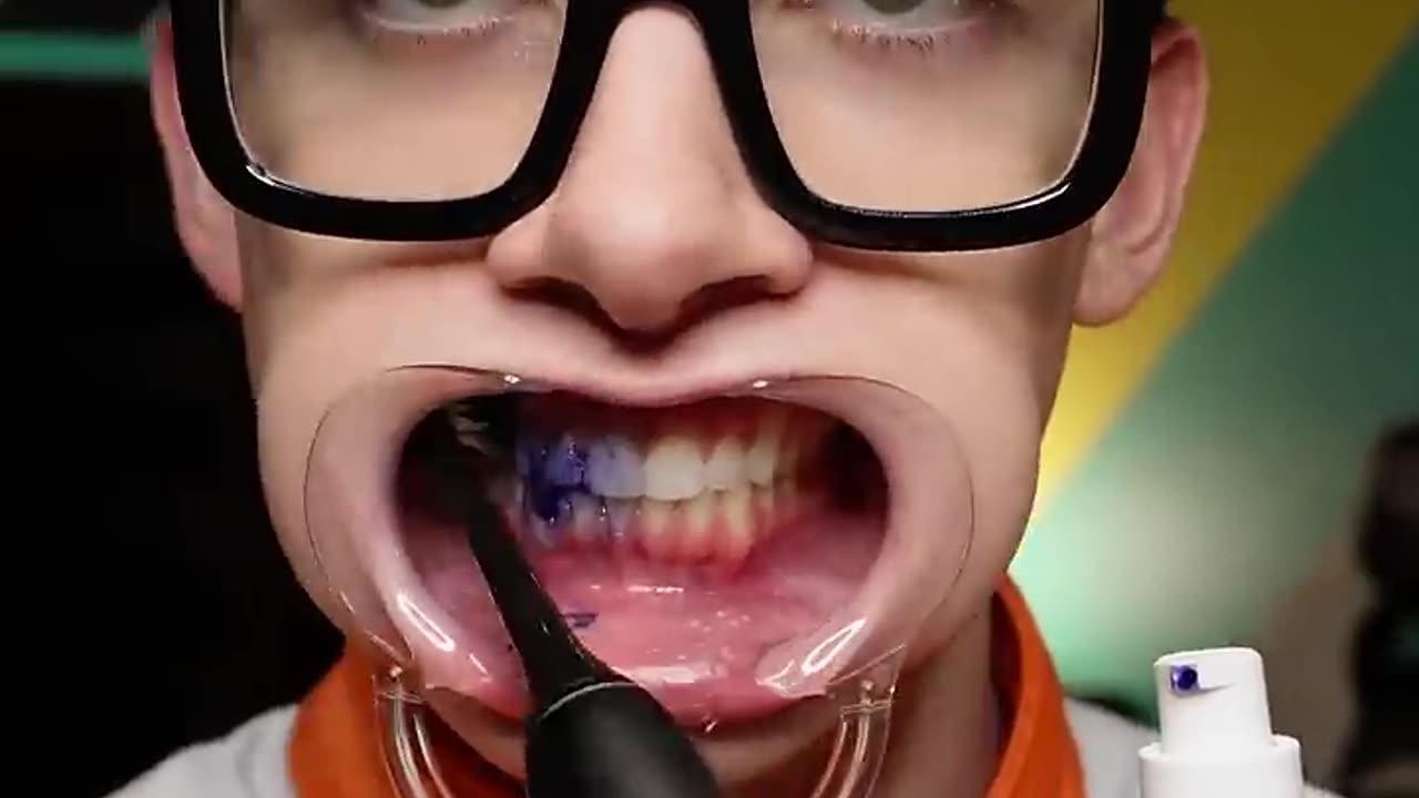 Teeth whitening toothpaste
