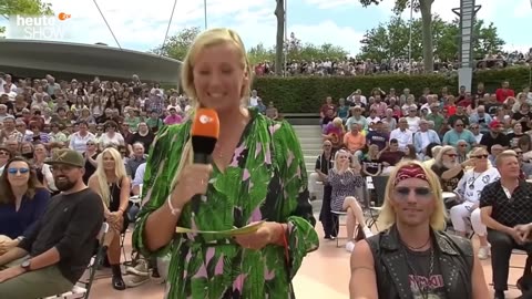 UND DAS VOLK SCHAUT ZU UND ZAHLT UND ZAHLT UND ZAHLT !