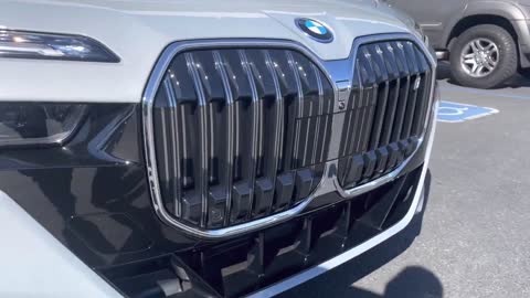 Fully electric All new 2023 BMW i7 overview