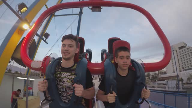 Booster Eilat,the right is about to faint