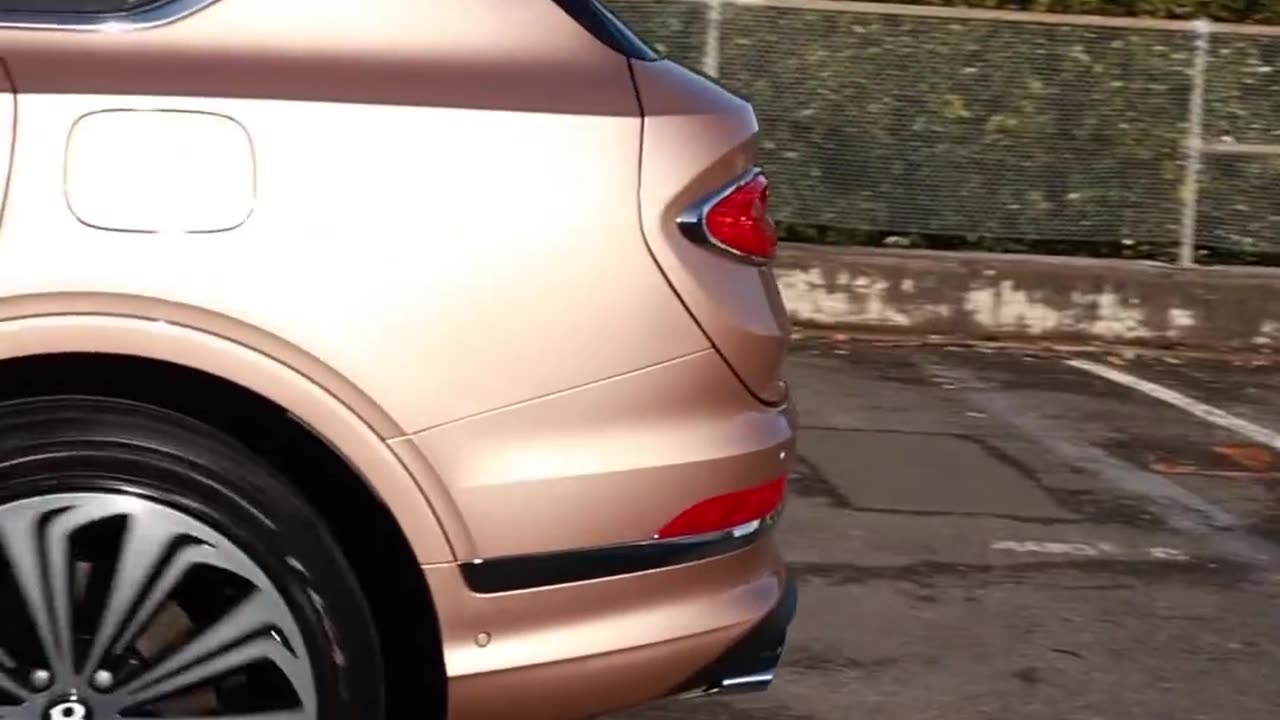 The all new 2023 Bentley Bentayga Azure phev in rose gold @bentleyauckland