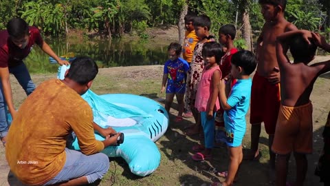 Sneyha, Arbin & Javan Fun Playing With Real Fish in Inflatable Swimming pool - Cute Sneyha's Show