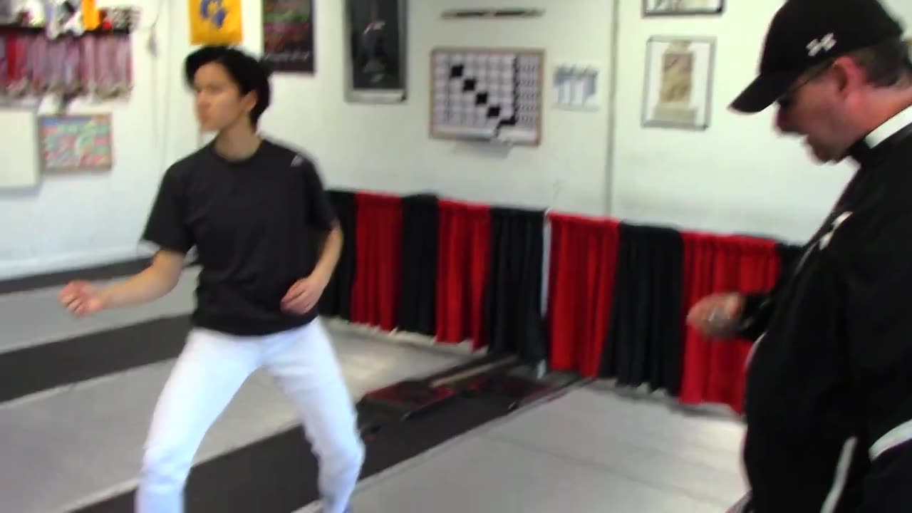 Fencing Lesson: Footwork Dynamics