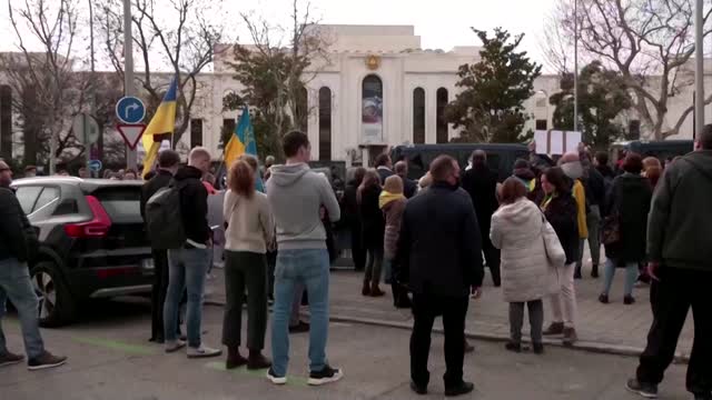 Javier Bardem protests outside Russian embassy