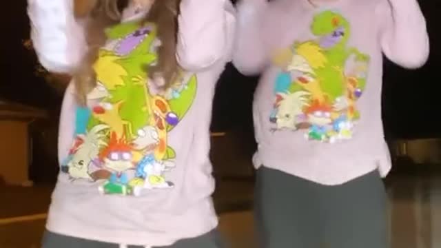 mckenzibrooke and @itsreif dancing under the ðŸŒ