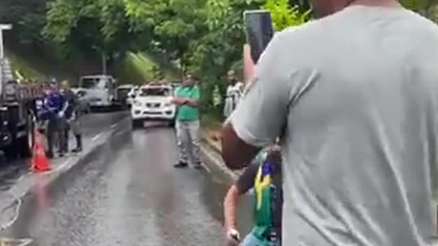 Bolsonaristas choram e se exaltam após terem acampamento destruído em MG