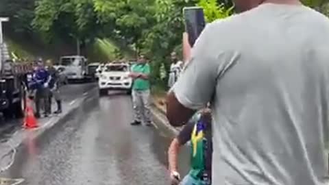 Bolsonaristas choram e se exaltam após terem acampamento destruído em MG