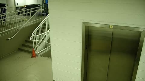 7110CVCULElevator#3Lobby_2021-01-05_23h20min01s000ms.mp4