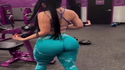 Big bank tiktok challenge 🔥🔥❤️‍🔥ClipchampGirls #twerkmusic #gym #fit #workout