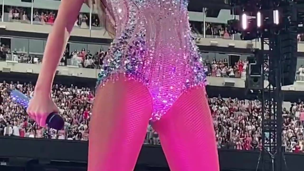 Taylor Swift - Cruel Summer LIVE at The Eras Tour