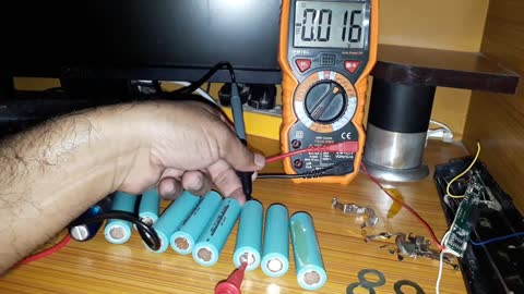 How to check 18650 battery with Multimeter