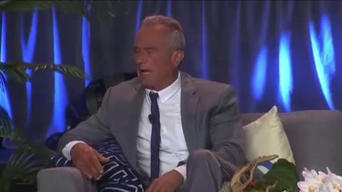RFK Jr: Es muss eine "Abrechnung" für "unmoralische, mörderische" COVID-Verbrechen geben