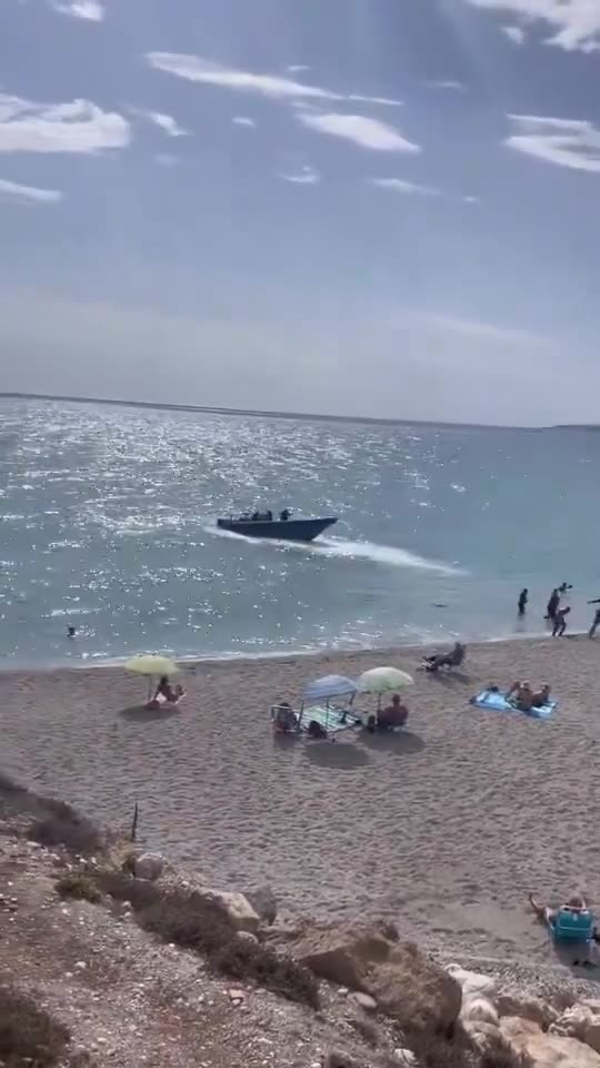 Fake Islamic asylum seekers invade Spain among shocked tourists without any