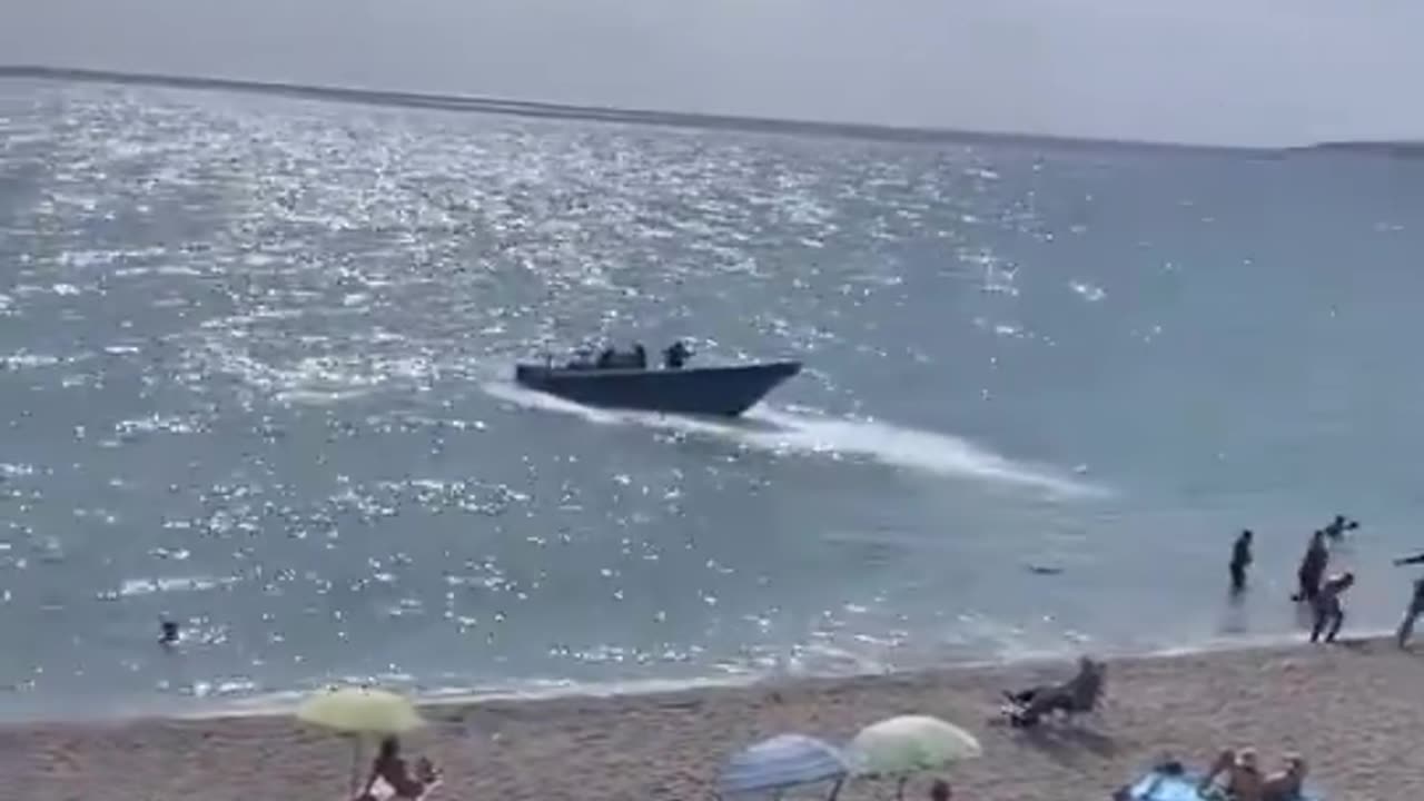 Fake Islamic asylum seekers invade Spain among shocked tourists without any