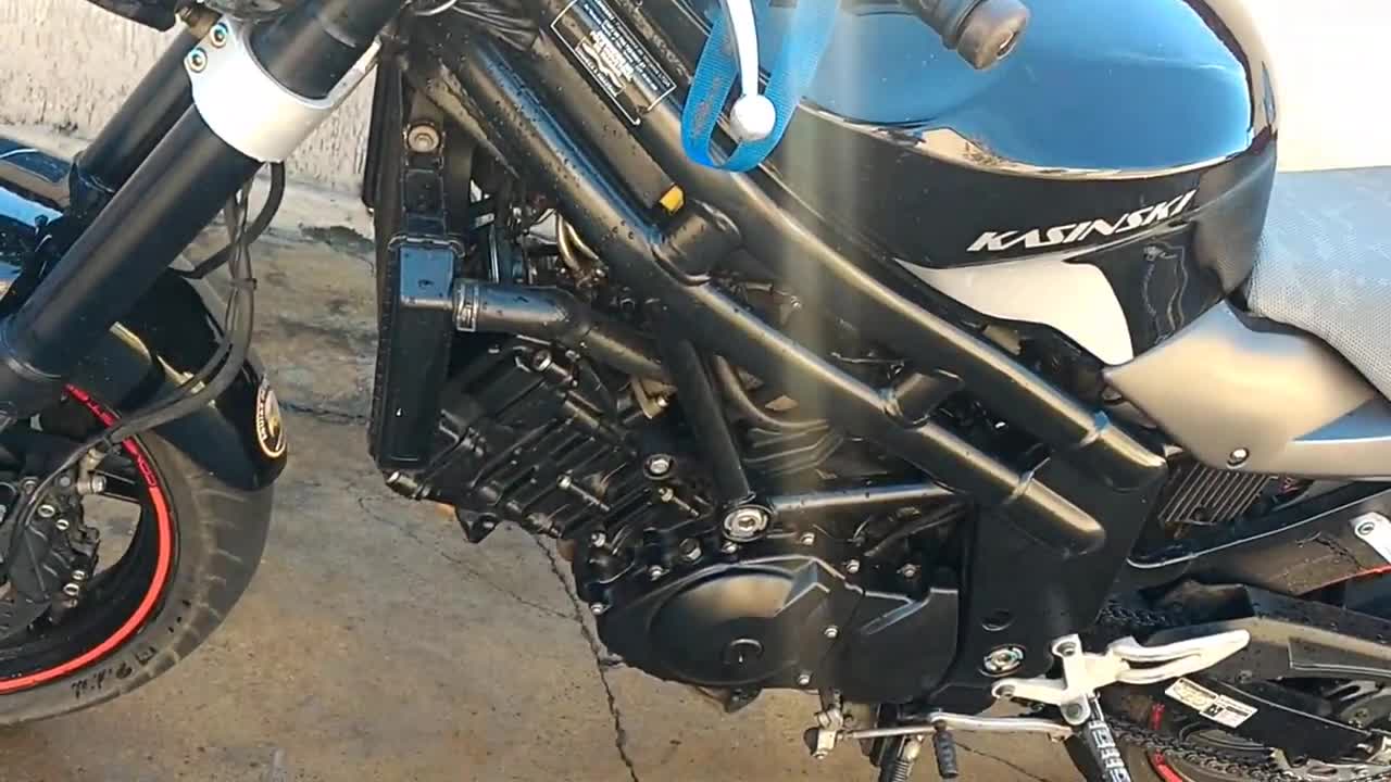 Comet Gt650 so o cano. Dando um Gral pra um UP no escap