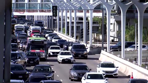 Crowds throng LAX as millions travel for Thanksgiving