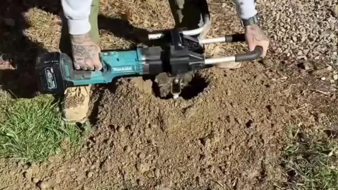We dropped 16 full depth holes with this Makita 40v XGT earth auger yesterday