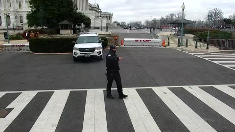 0687USCG00K25SouthBarricadePlaza_2021-01-06_12h00min01s253ms.mp4