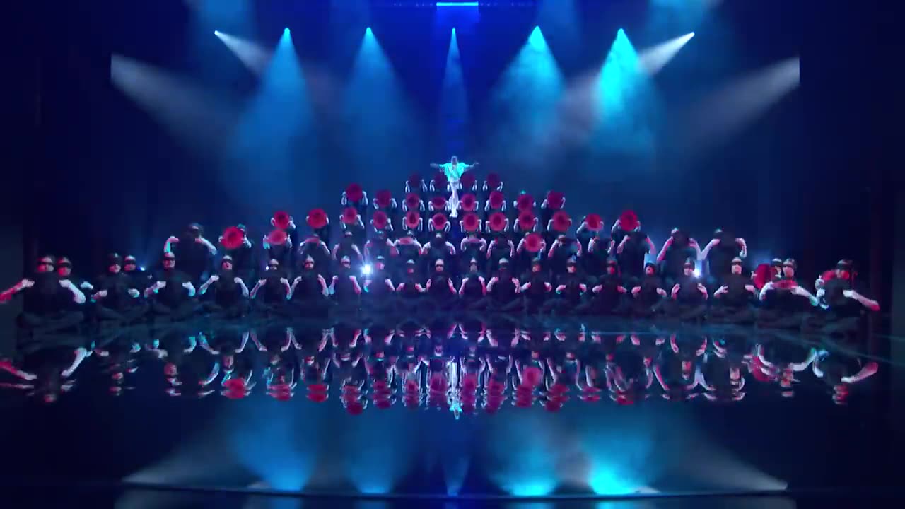 Murmuration MESMERIZES the crowd with a stunning performance