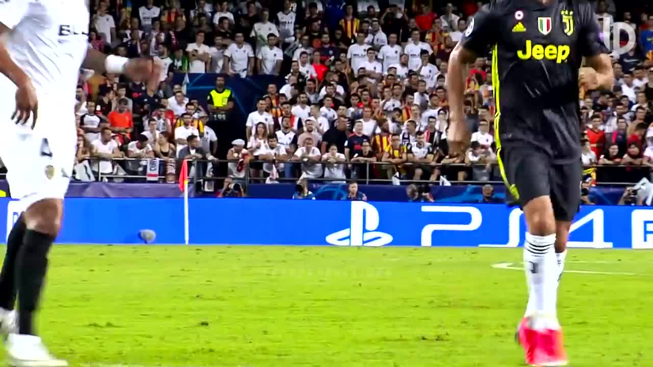 Cristiano Ronaldo vs Referees_ Crazy Moments!