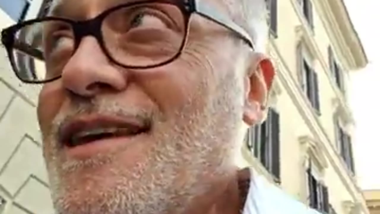 Pazzi ...Noi Di Qui Radio Londra