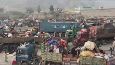 Thousands of Afghans are stranded at the border with Pakistan.