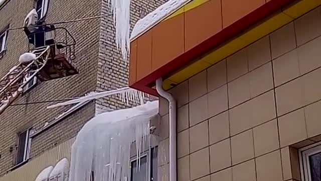What goes on in my fridge’s ice dispenser. 🥶🥶#FailArmy..#winter #fail #funny #funnyfail