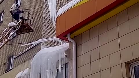 What goes on in my fridge’s ice dispenser. 🥶🥶#FailArmy..#winter #fail #funny #funnyfail