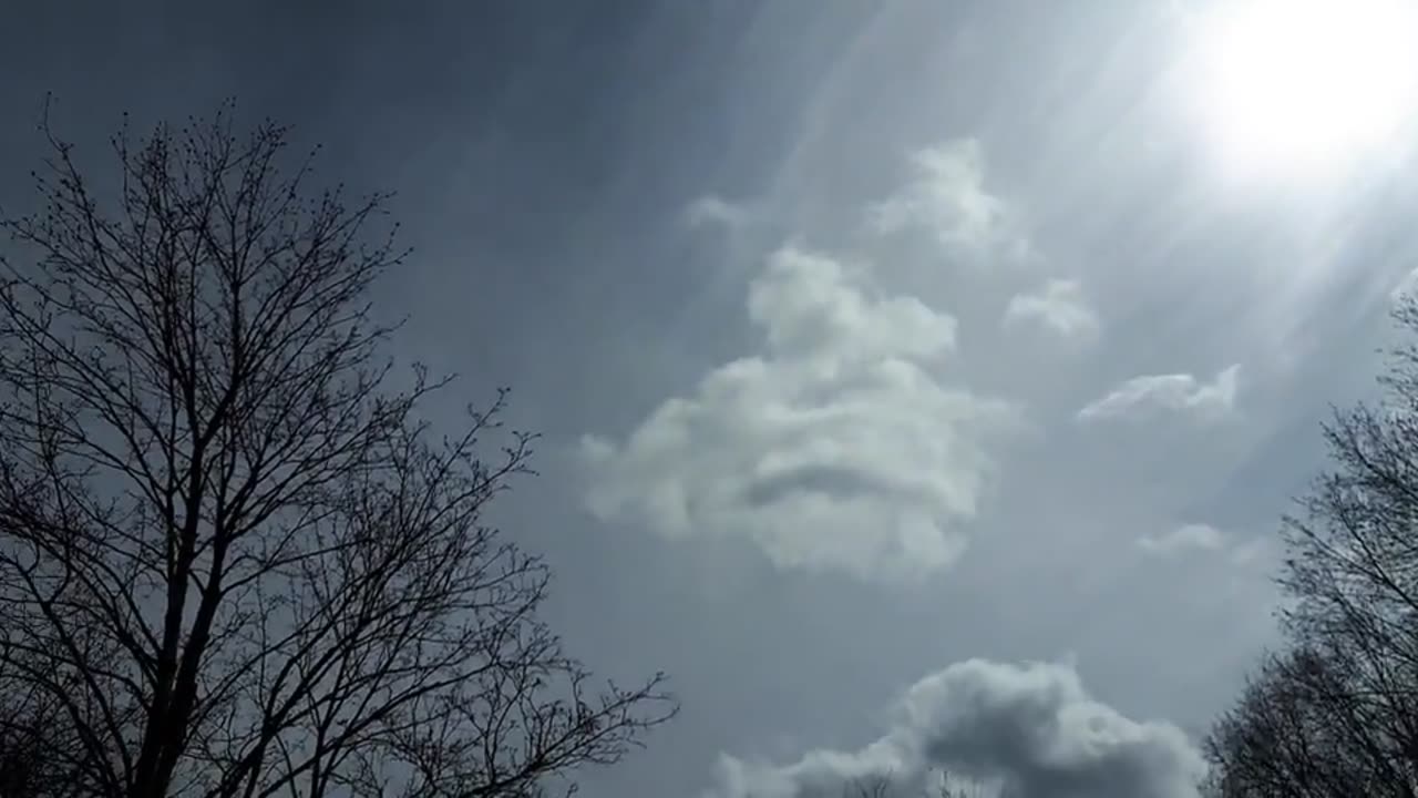 Himmel in Berlin am 11.4.2023 um 12:30 Uhr