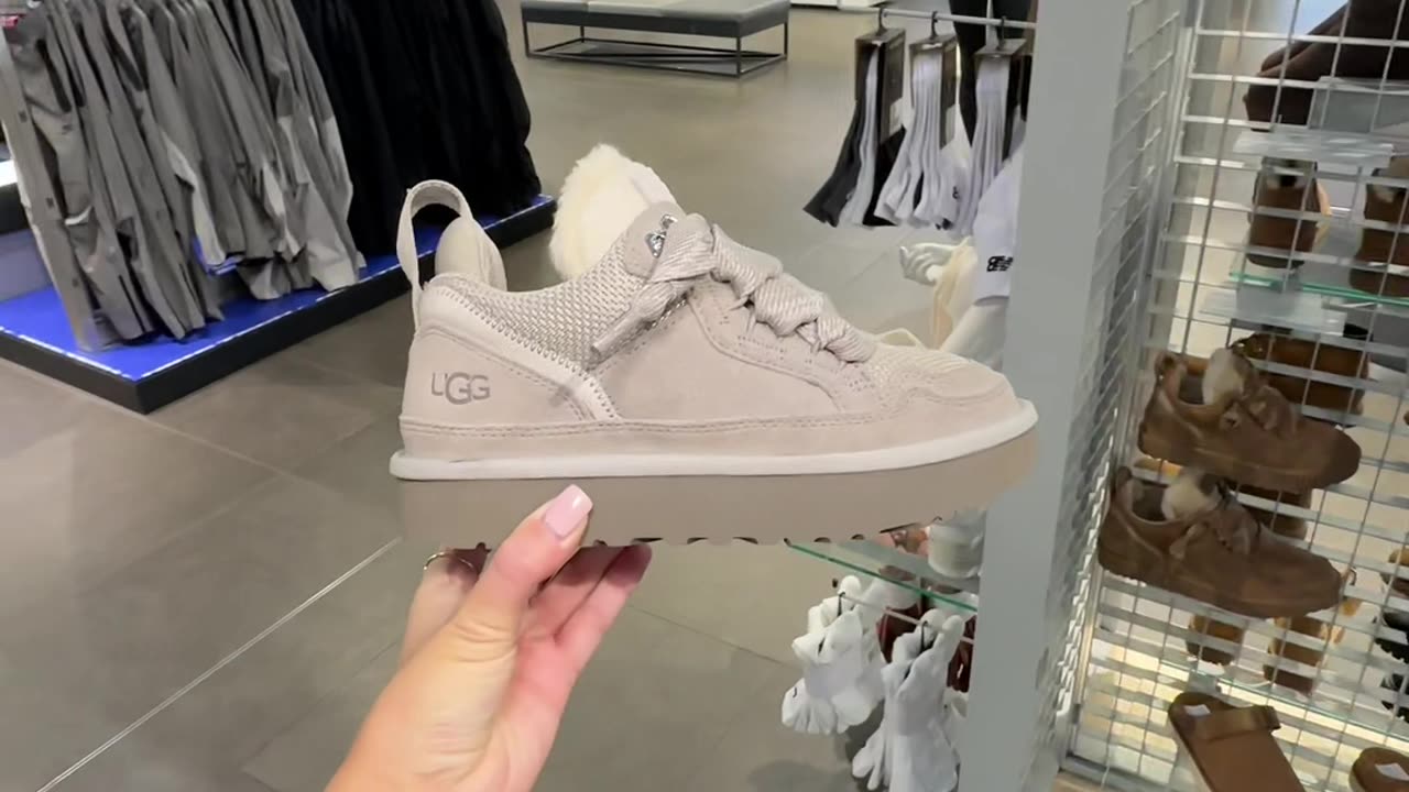 The sold out and exclusive UGG Lowmel Pumice is NOW available on our webshop 🤍