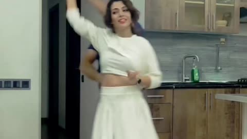 3. Sexy Girl Dance Performance - Mesmerizing Moves! 