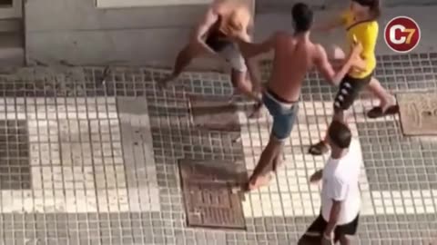 Spanjollet te revoltuar protestojne tek emigrantet e paligjshem.