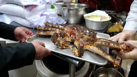 New York City Food - GIANT ALASKAN KING CRAB + LEMONGRASS BEEF STEAK Park Asia Seafood NYC-1