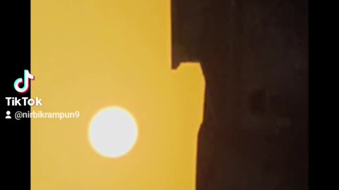 "Stunning Sunset Timelapse: Watch the Sun Dip Below the Horizon"