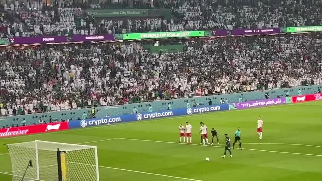 Wojciech Szczęsny broni rzut karny i dobitkę w meczu Polska – Arabia! Karny widziany z trybun