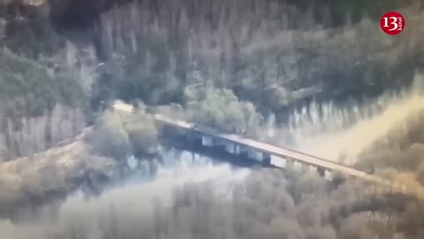 Moment Russian Su-34 aircraft bombed the bridge in Ukraine’s territory