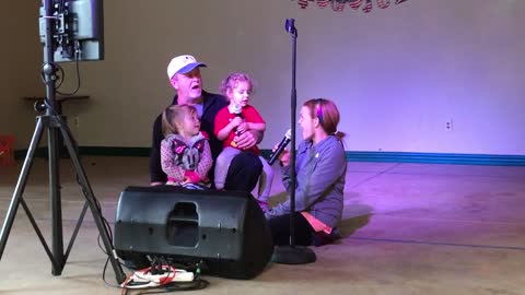Give Me The Mic Papa!