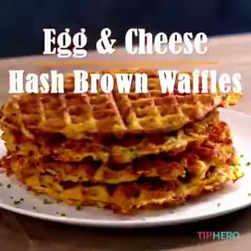 Egg and cheese hash brown waffles recipe! 😍🤤🍳🧀🥓🥔