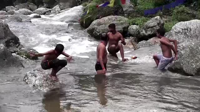 Devotees in Nepal celebrate auspicious Monday of holy month