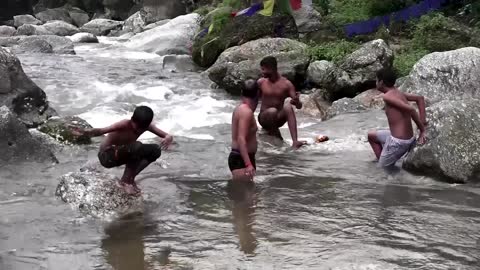 Devotees in Nepal celebrate auspicious Monday of holy month