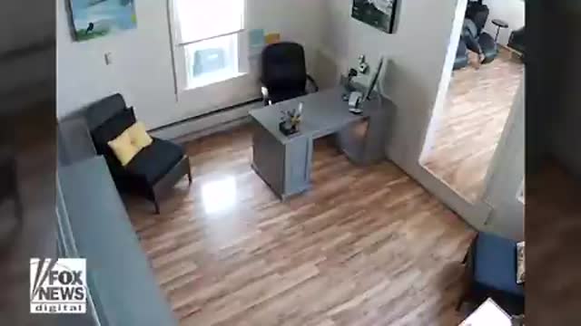 Nancy Pelosi caught on camera with out a mask during lockdown