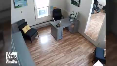 Nancy Pelosi caught on camera with out a mask during lockdown